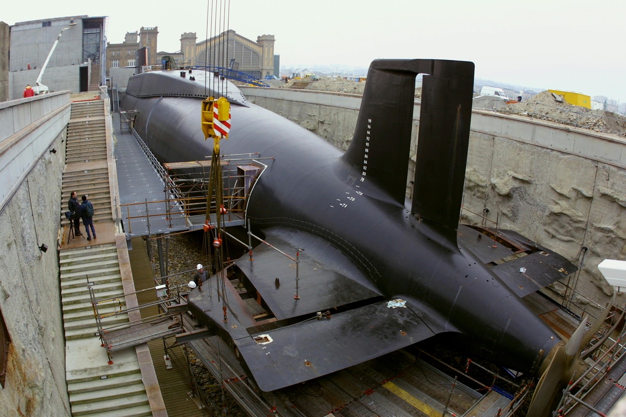 Le-Redoutable-lors-de-son-transfert-le-4-juillet-2000-©-DCNS-1-min-1