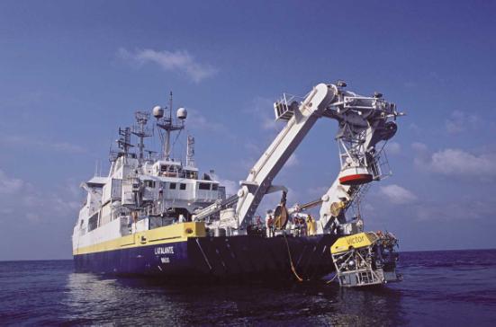 Mise à l’eau du robot téléopéré Victor 6000