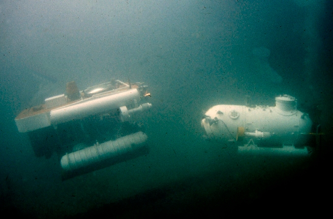 Les sous-marins Globule (à gauche) et Nérée (à droite) en plongée © Alain TOCCO, COMEX