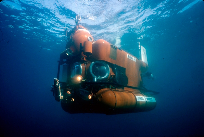 1980, le sous-marin Moana IV en plongée © Alain TOCCO, COMEX