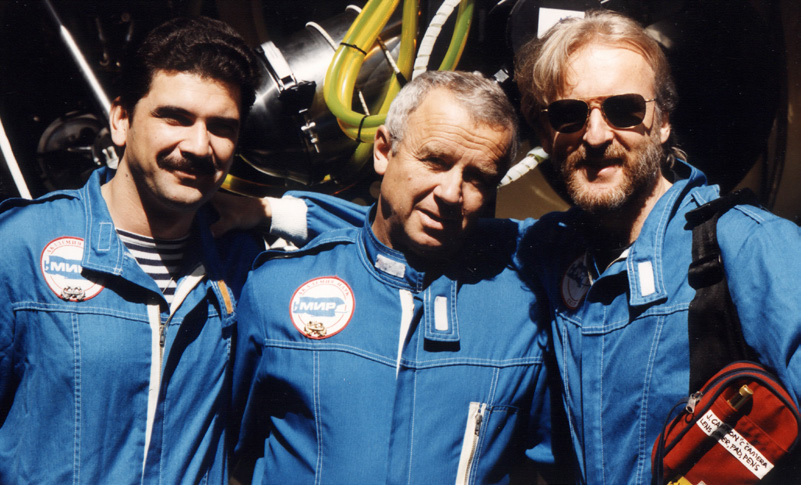 L’équipe du Mir-1 lors des plongées Titanic : Anatoly SAGALEVICH entouré d’Andrei ANDREYEV et de James CAMERON.