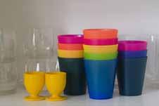Verres et gobelets en plastique de toutes les couleurs