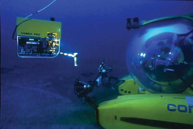 Le sous-marin biplace Remora 2000 et le robot Achille © Alain Tocco / Comex