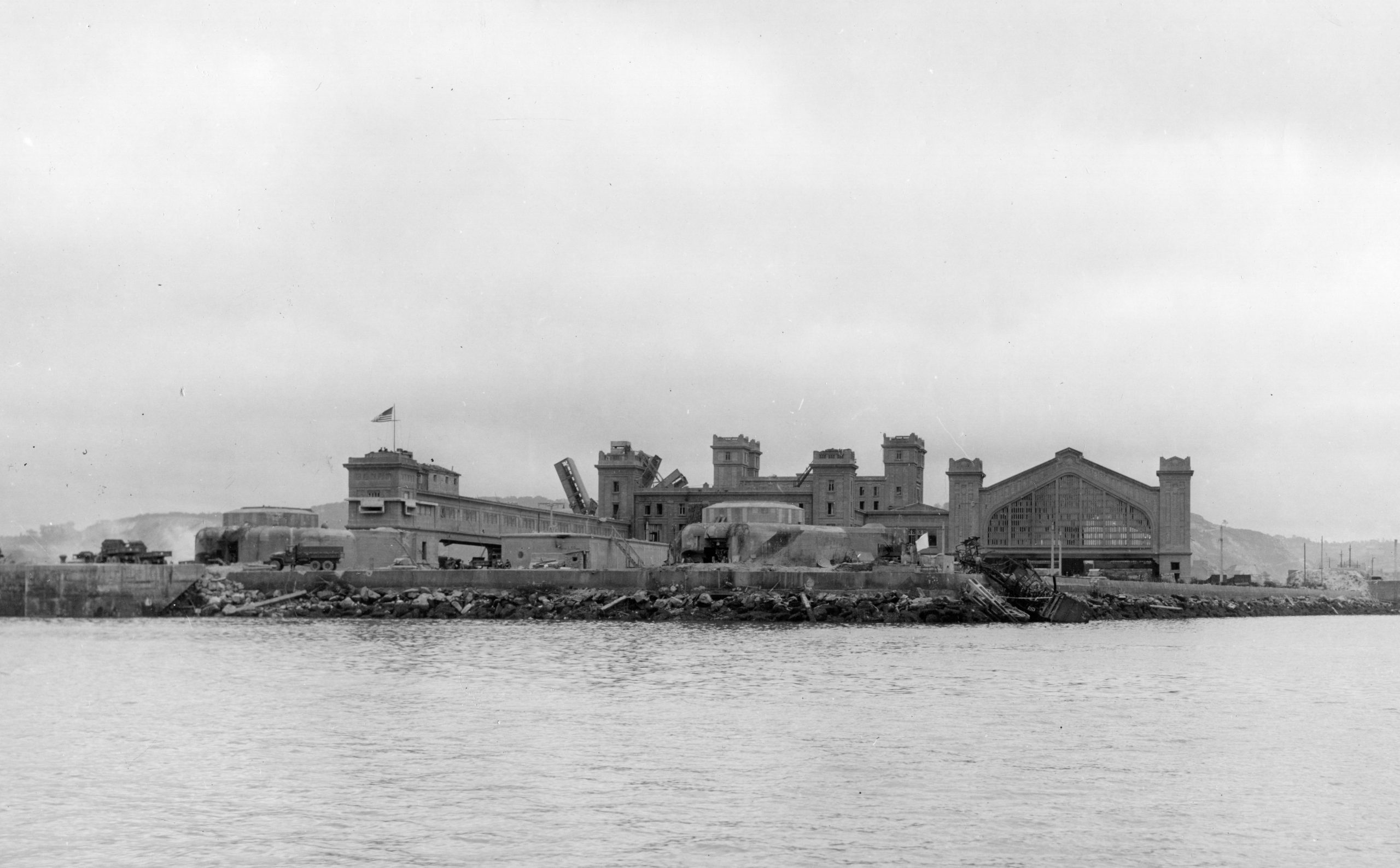 GMT de Cherbourg au lendemain de la libération, 1944 © NARA