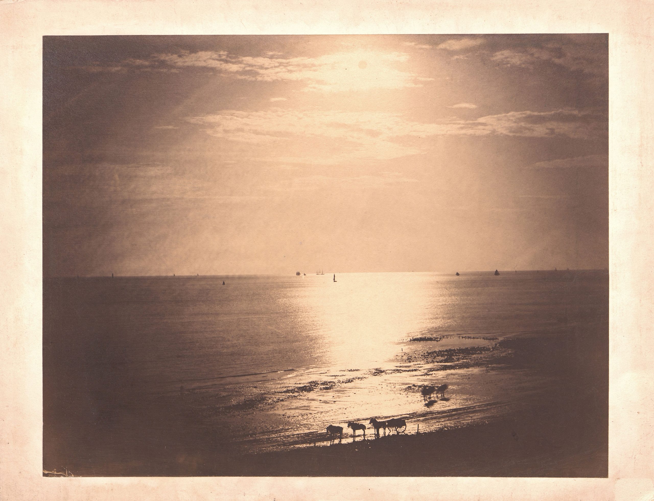 Le Soleil au zénith, Océan n°22, Normandie (vue depuis la petite rade du Havre) – photographie – Gustave Le Gray – btv1b10108090d © Libre de droit, Wikimedia Commons