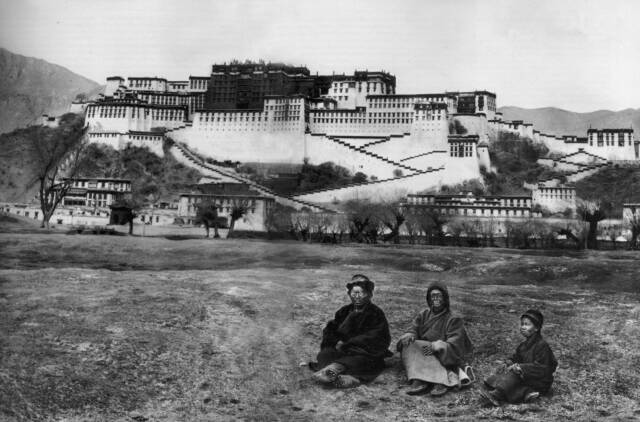 alexandra-david-neel-in-lhassa-1924-640×42