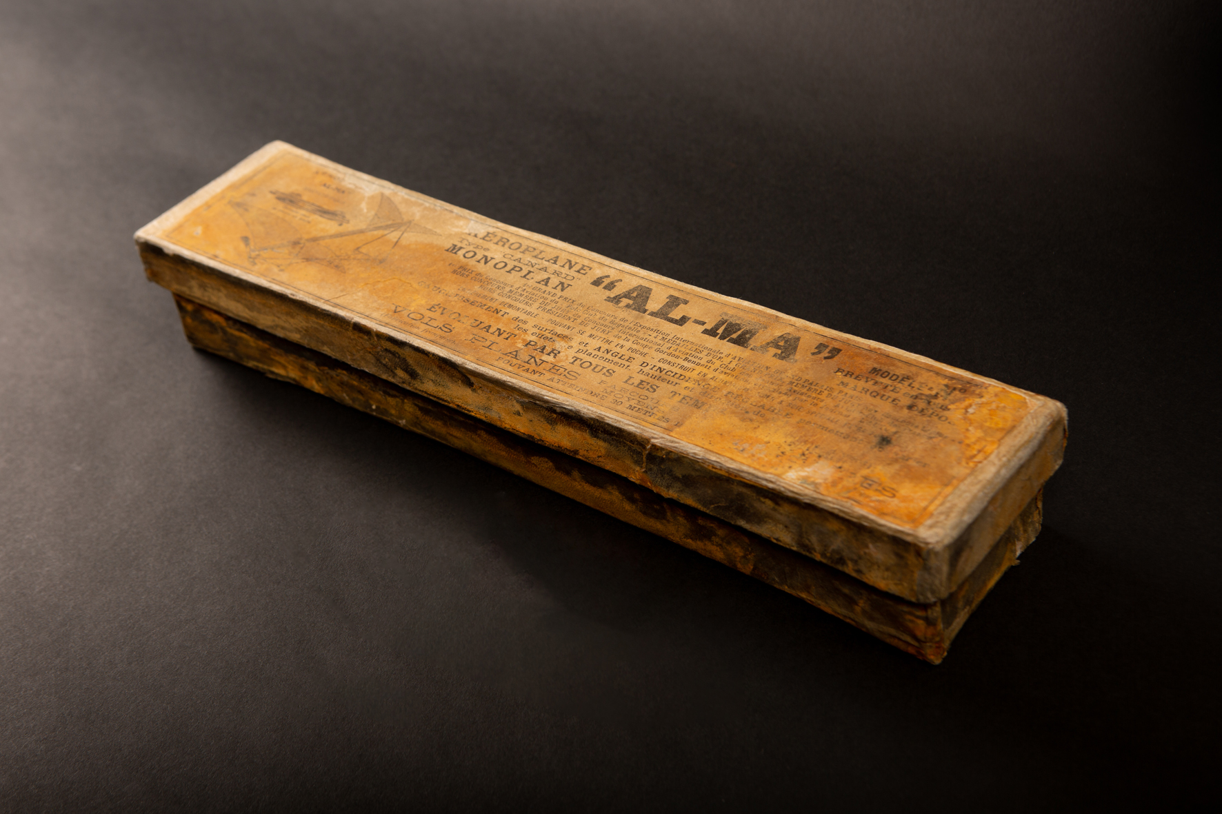 Emballage en carton de jouet aeroplane © B Almodovar – HandiPrint