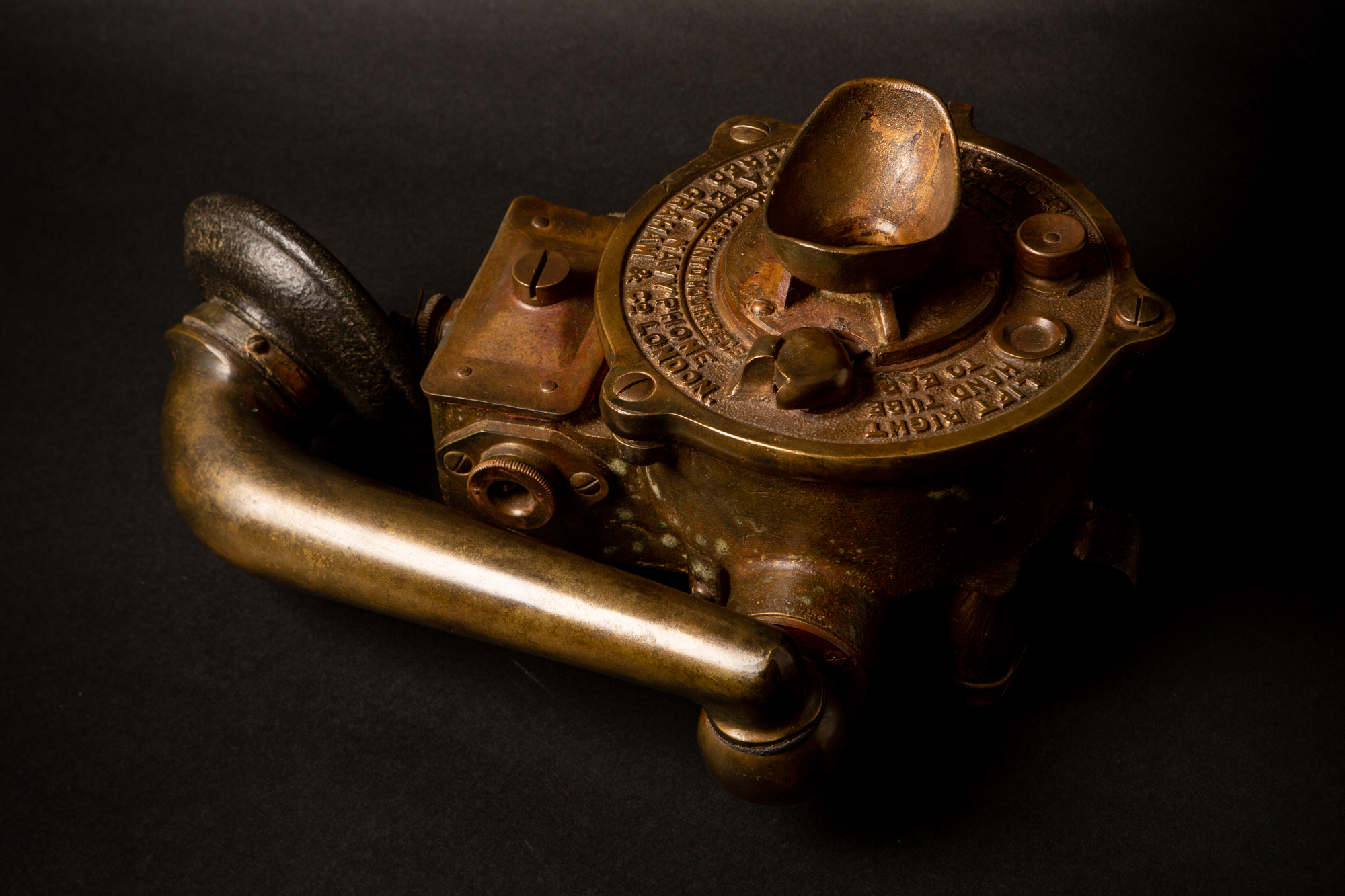 Téléphone mural – Exposition 2021 © La Cité de la Mer – Lecaux Communication – Almodovar