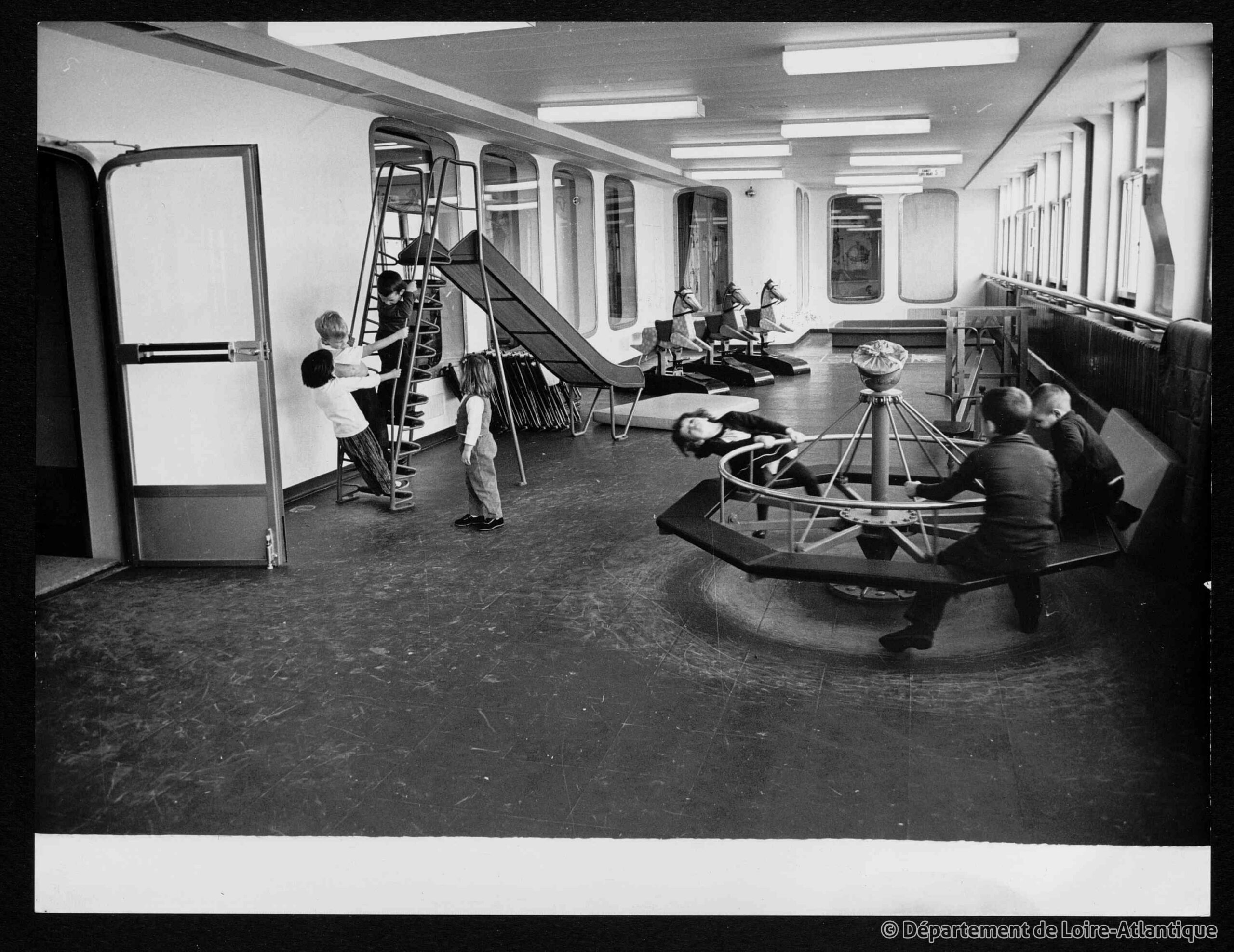 Jeux pour enfants à bord du France © ADLA 44