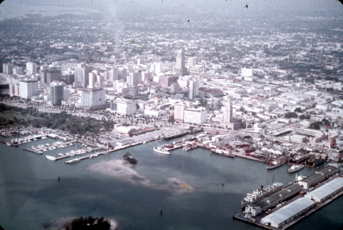 Vue aérienne du centre-ville de Miami, années 1960 © State Archives of Florida, Florida Memory