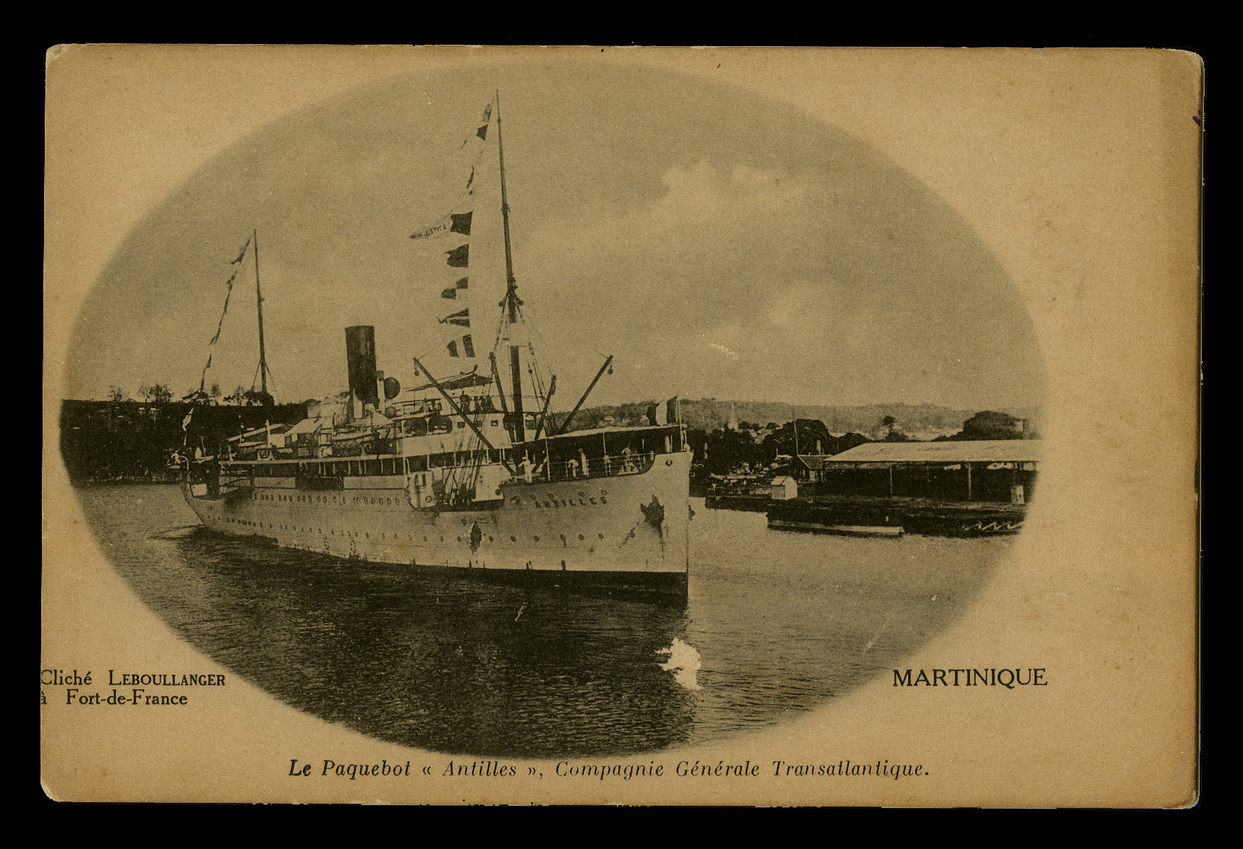 Le paquebot « Antilles » © Coll. Collectivité Territoriale de Martinique – Archives – 2Fi2512