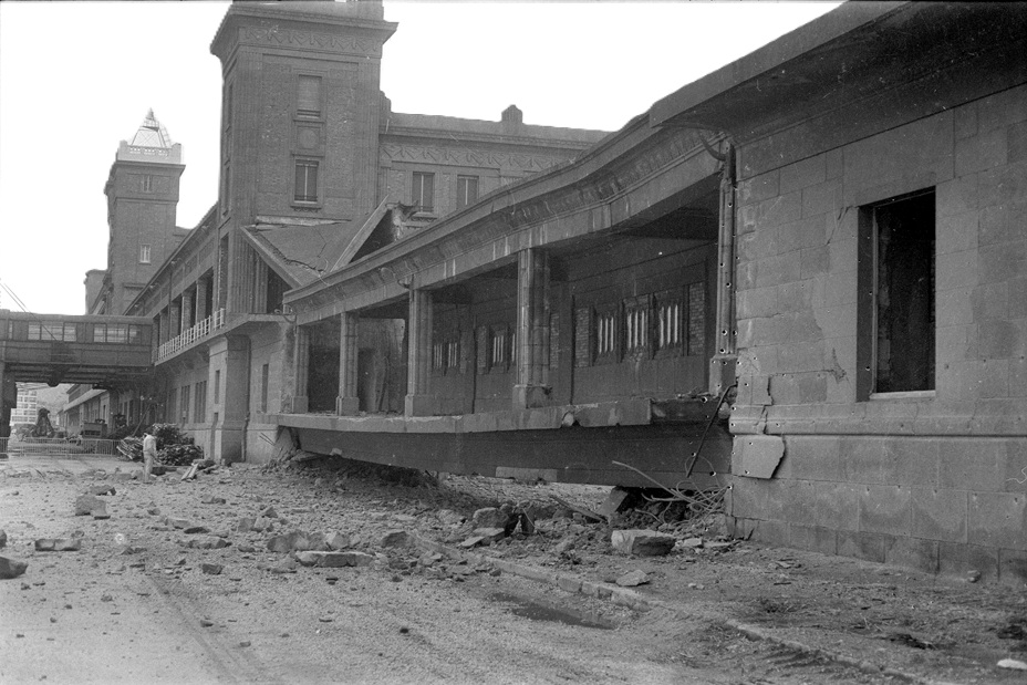 1979, Destruction de la galerie Nord de la Gare Maritime Transatlantique © Photo Jean-Marie LEZEC