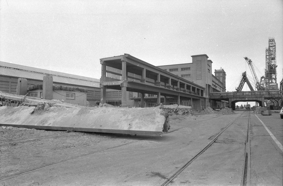 1982, destruction de la galerie extérieure sud © Photo Jean-Marie LEZEC