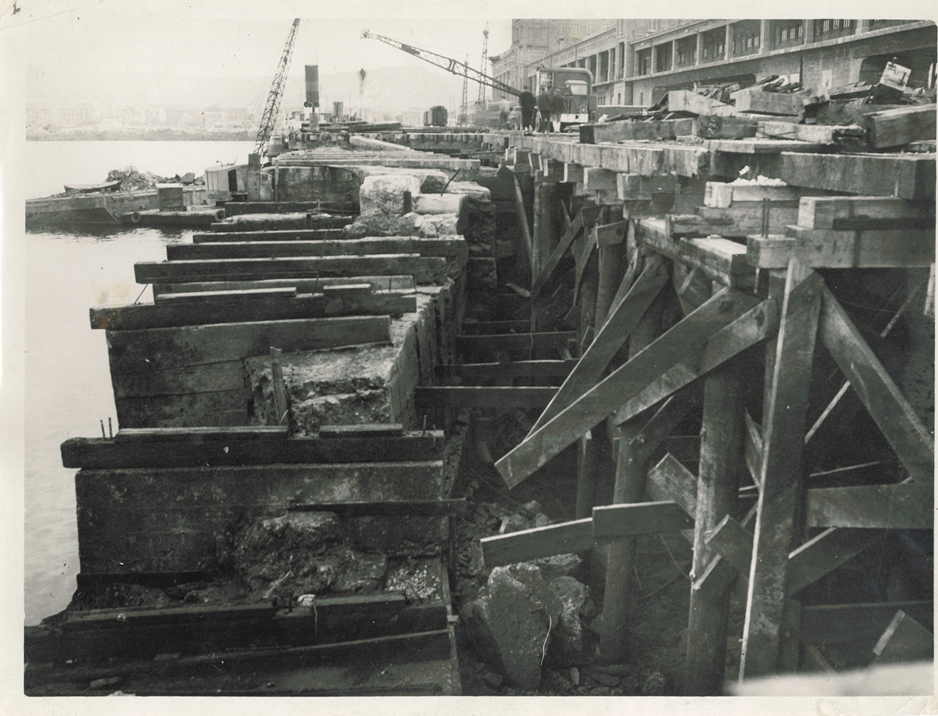 Démolition du platelage – première vue des caissons en octobre 1948 © Collection CCI Ouest Normandie