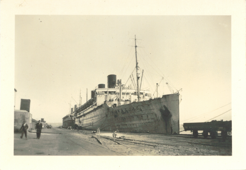 Juillet 1946, l&rsquo;Ile de France au Quai du Homet © La Cité de la Mer – Collection privée