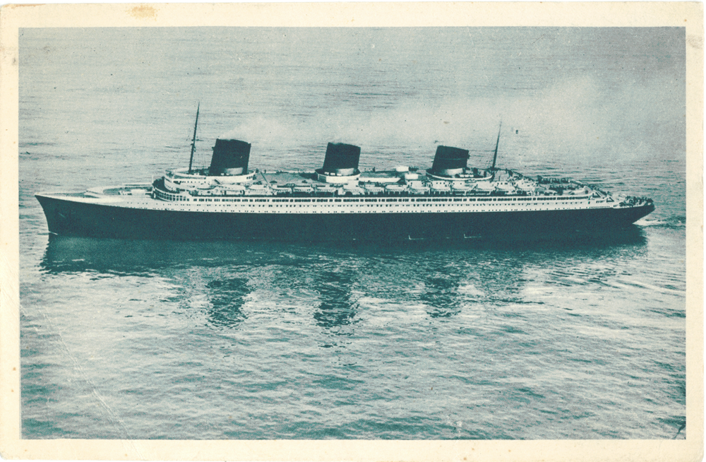 Le Normandie en pleine mer © La Cité de la Mer – Collection E.BARD