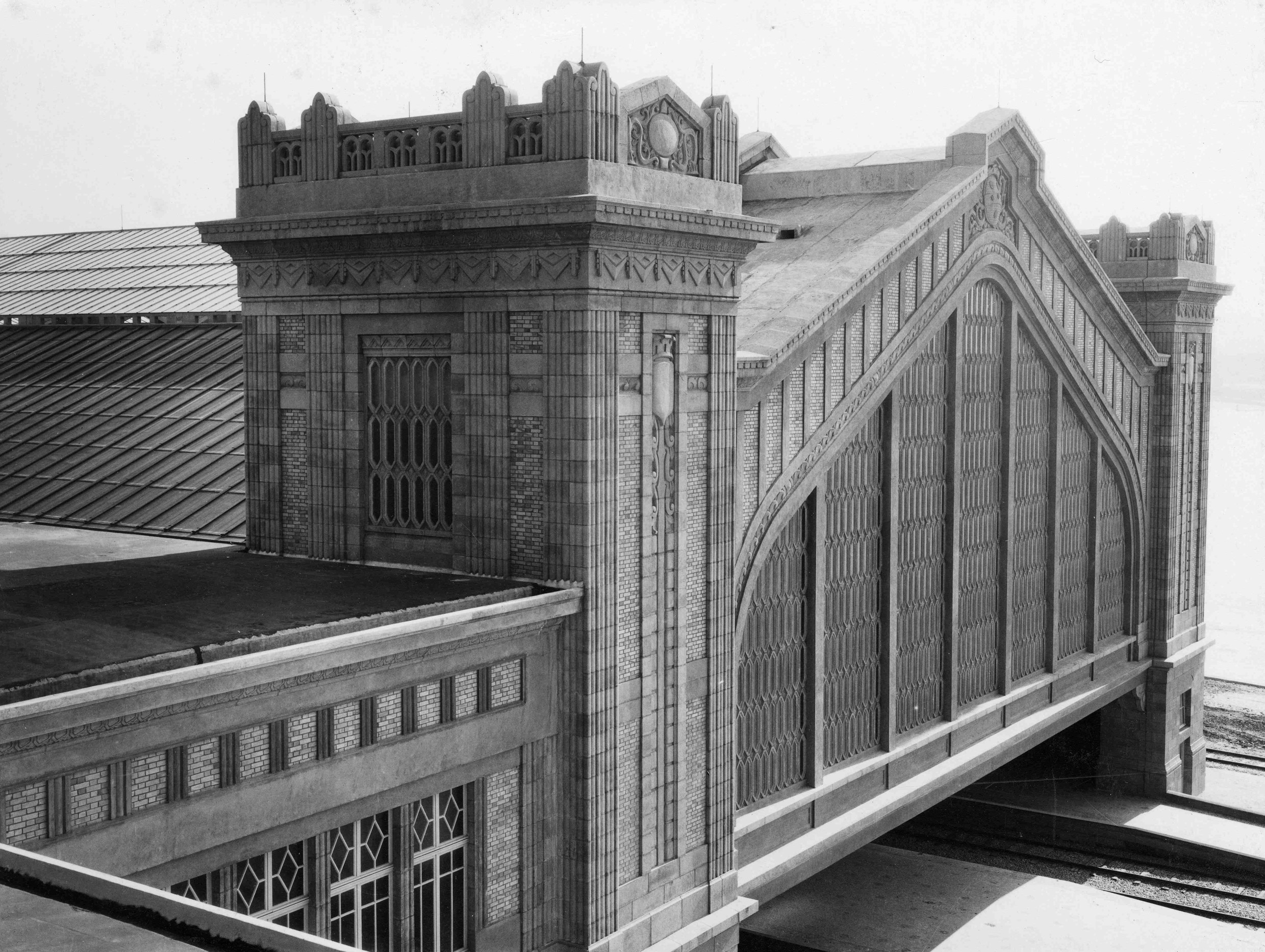 Façade décorée de la Gare Maritime Transatlantique © Collection CCI Ouest Normandie