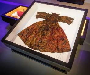 La robe en soie découverte intacte après 400 ans passée sous la mer © Museum Kaap Skil.